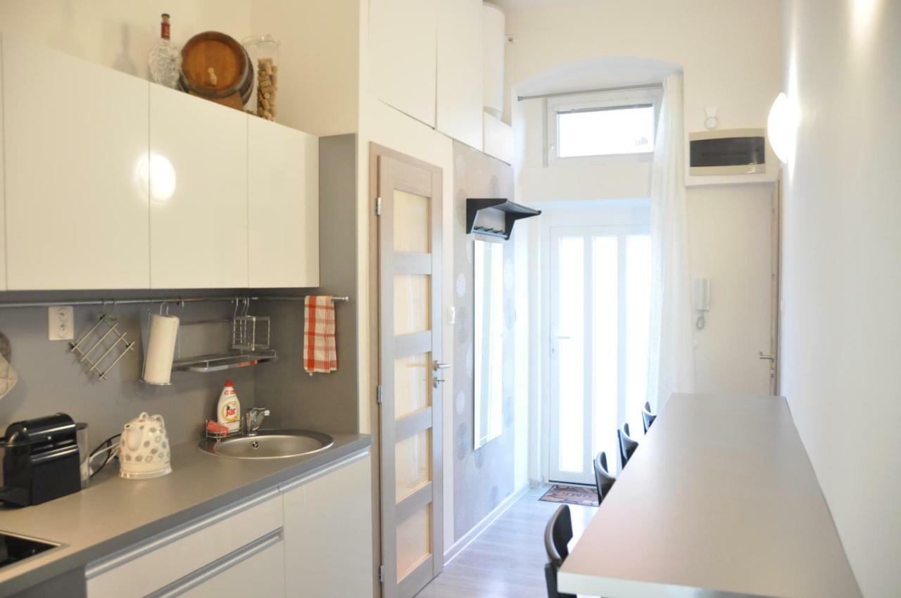 Modern & Historic Apartment Bratislava Exterior photo